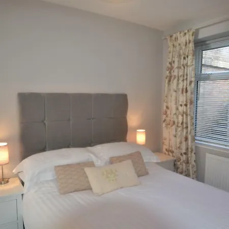 Charming 1 Bed Riverside Apartment Chester Exterior photo