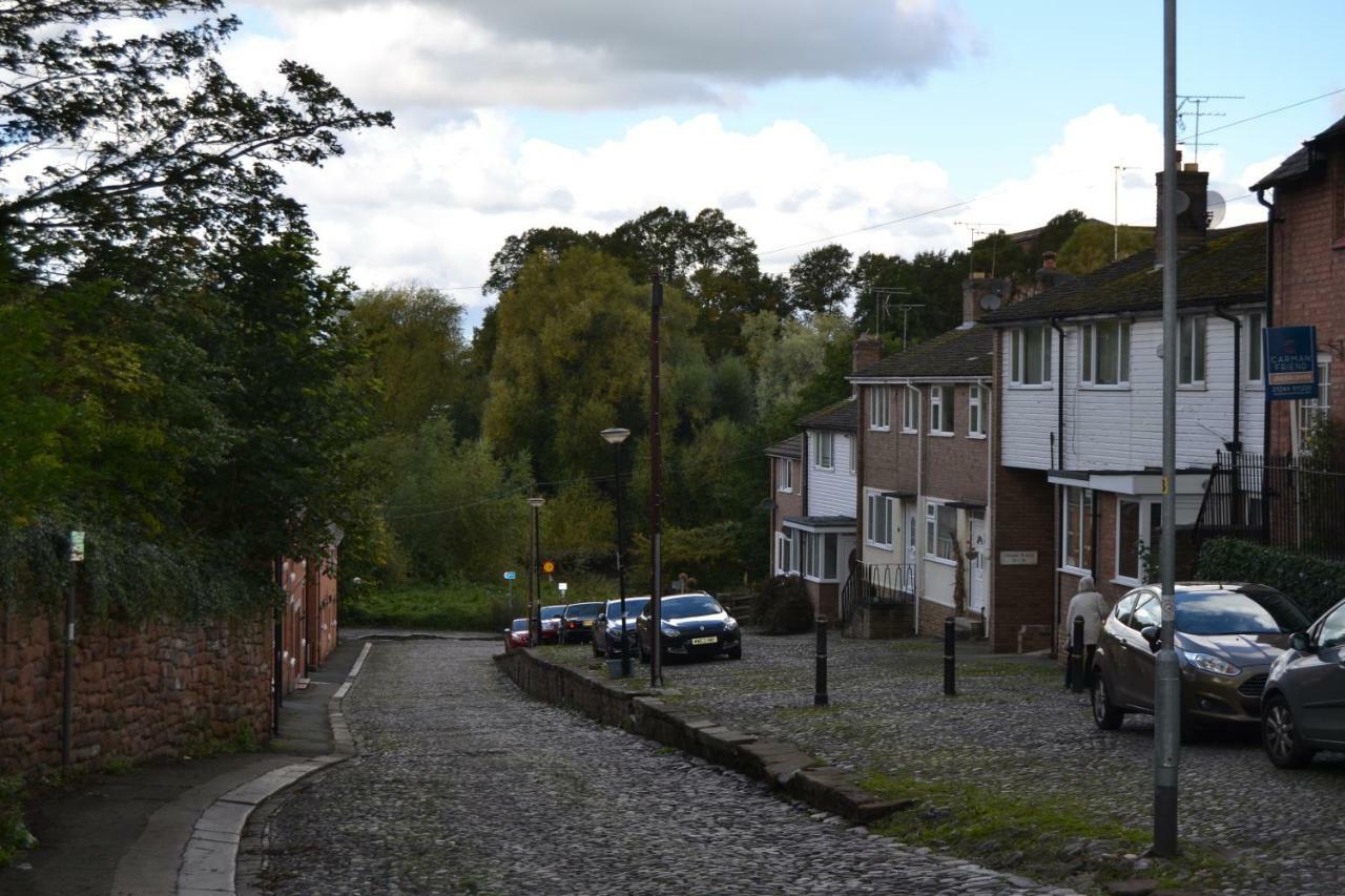Charming 1 Bed Riverside Apartment