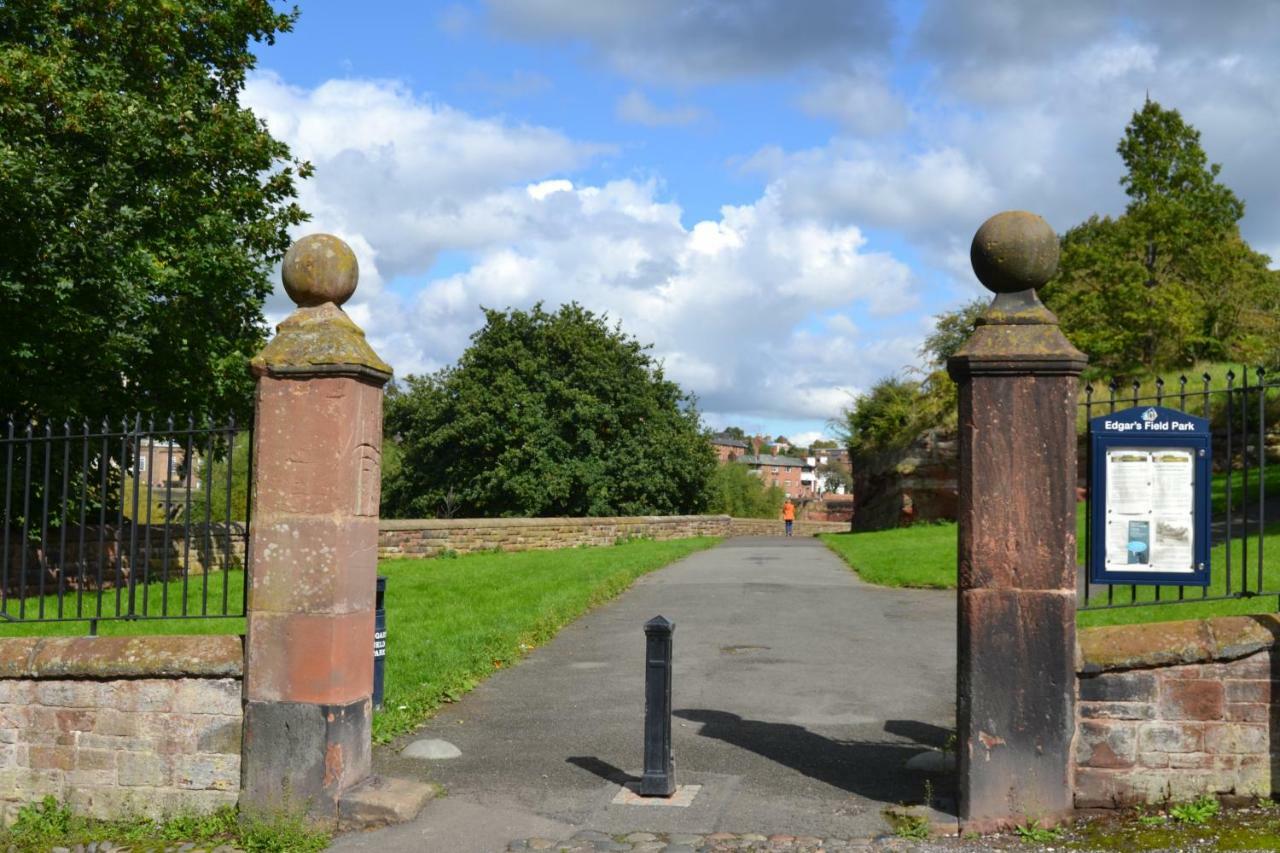 Charming 1 Bed Riverside *
