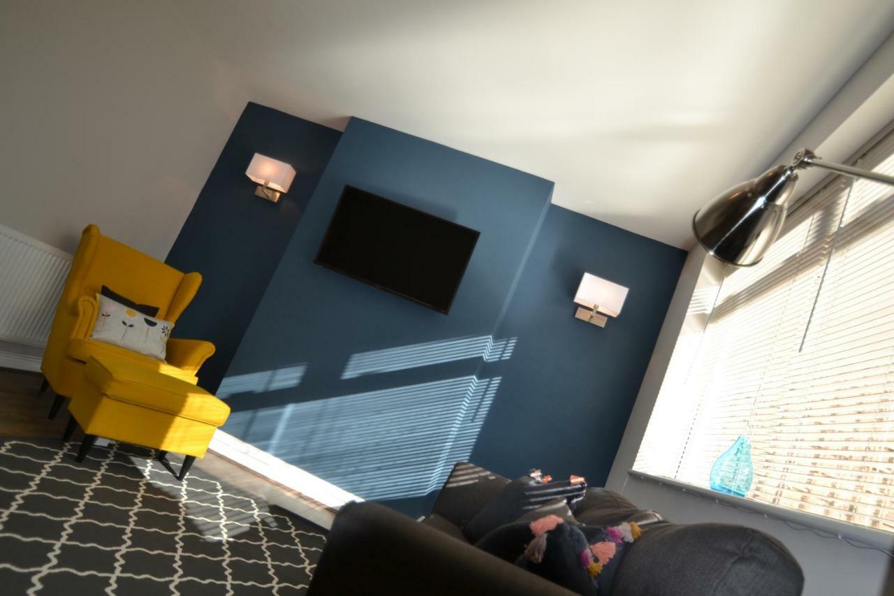 Charming 1 Bed Riverside Apartment Chester
